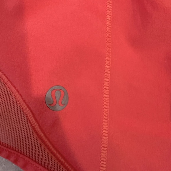 Lululemon Coral Hotty Hot short 2.5” (Country club partnership logo) - Picture 6 of 7